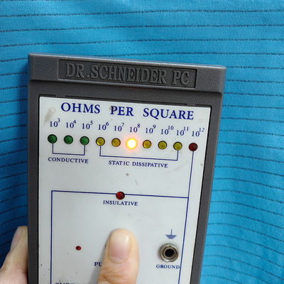 ক্লিনরুম 99% কটন + 1% কার্বন ফাইবার ব্লু ইউনিসেক্স ESD অ্যান্টি-স্ট্যাটিক ও-নেক টি-শার্ট 3 বোতাম সহ